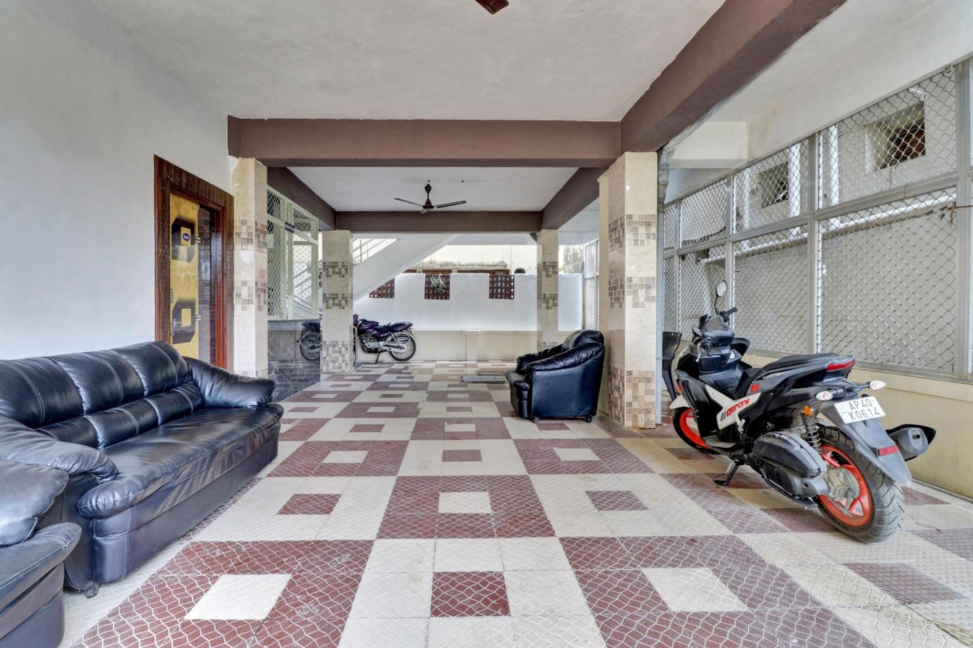 Hotel O Seshadri Homestay Tirupati Buitenkant foto