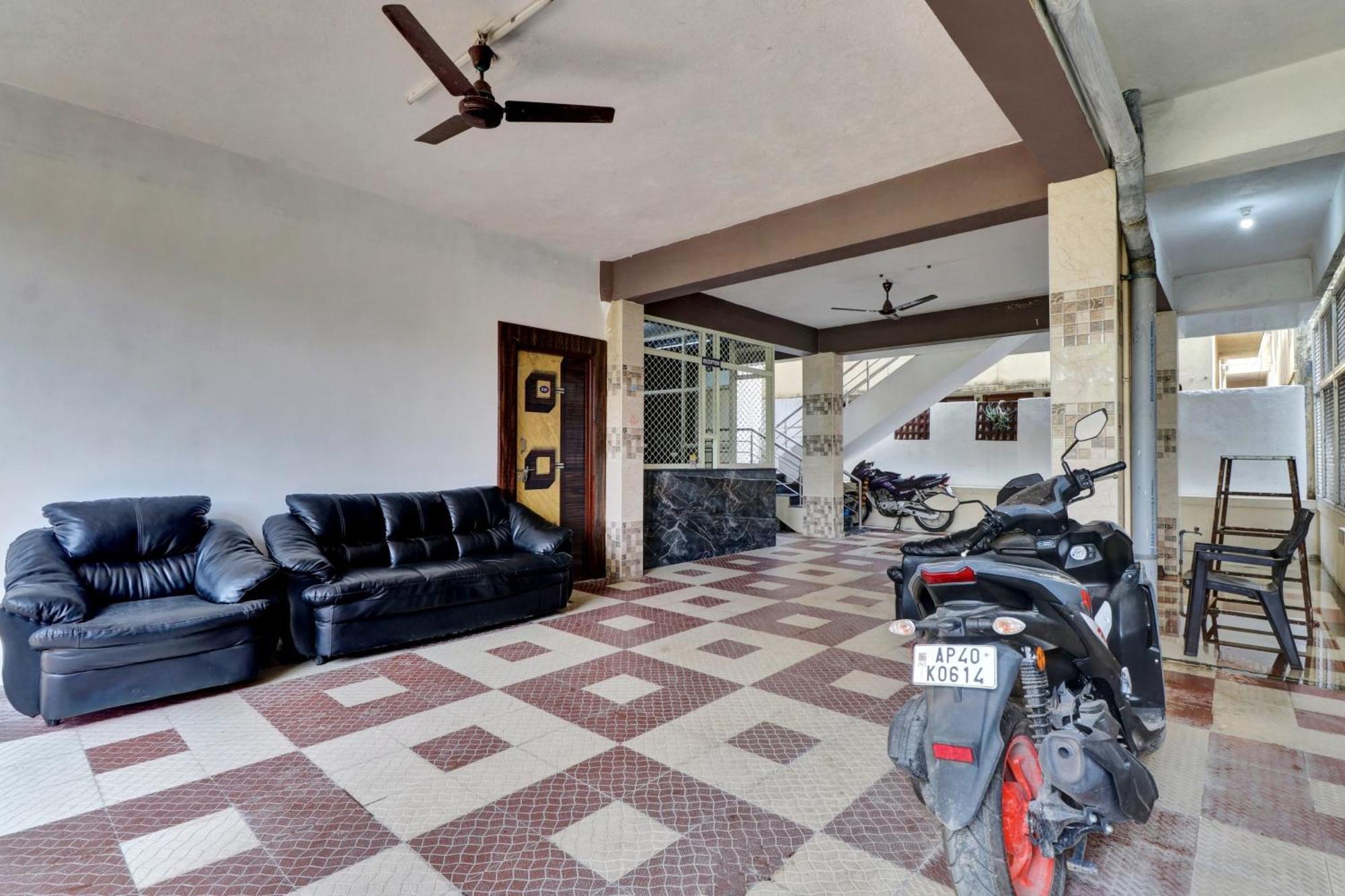 Hotel O Seshadri Homestay Tirupati Buitenkant foto